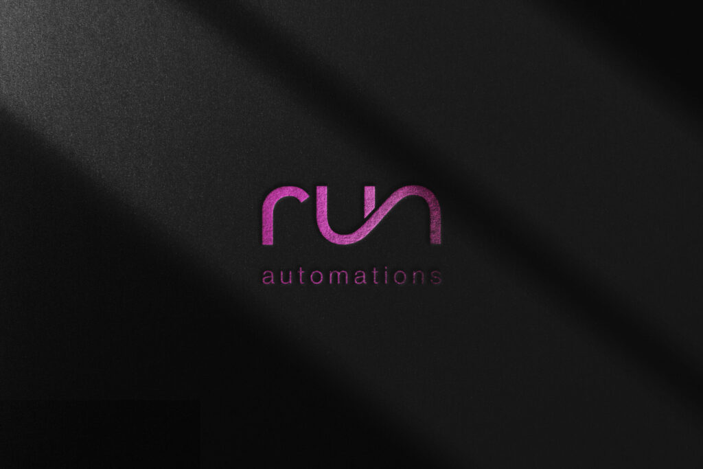 run.automations Folienpraegung pink
